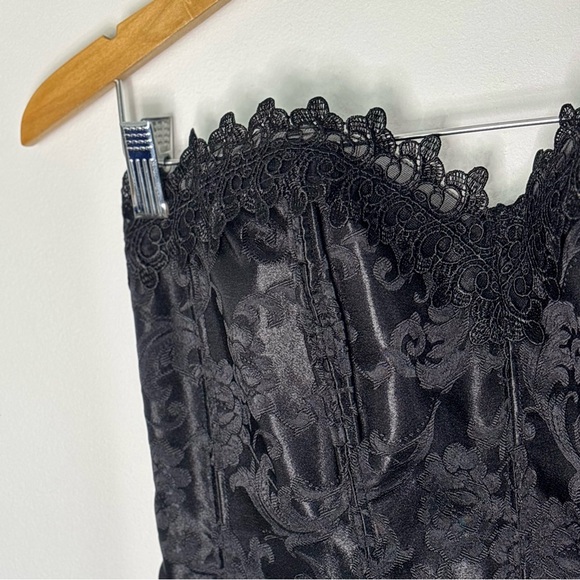 Fredericks of Hollywood Black Corset Lace Hem Lace-Up Bone Structure Size 38 New - Picture 2 of 16